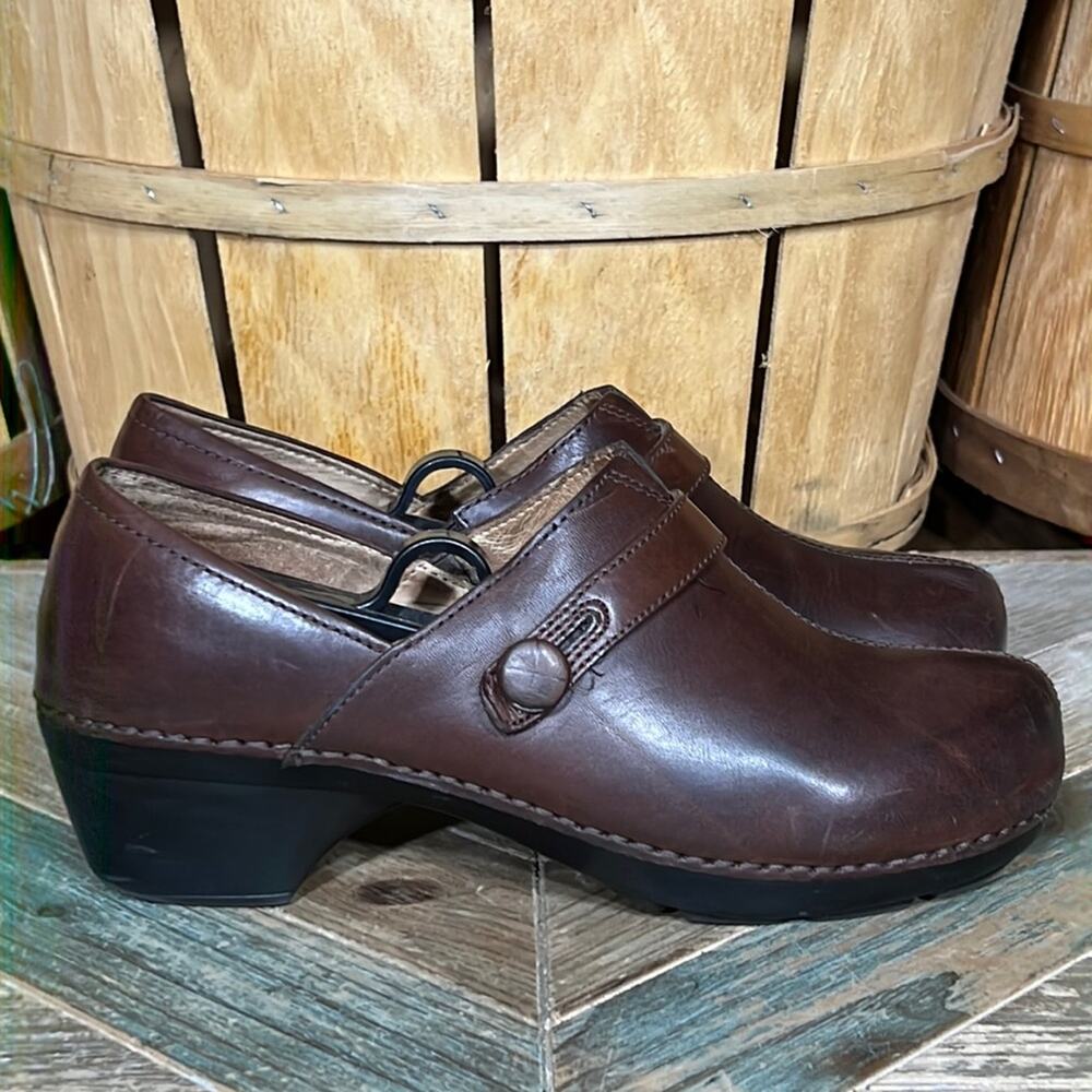 Dansko Solstice Button Brown Leather Professional Clogs Women Size 9.5 10 EU 40